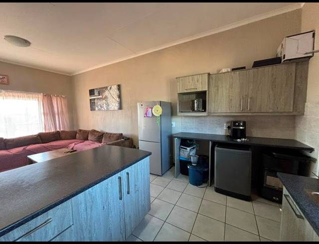 2 BEDROOM APARTMENT FOR SALE IN WILGEHEUWEL